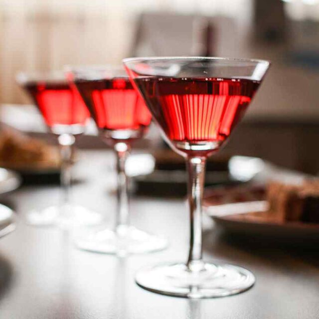 https://godental.travel/wp-content/uploads/2020/01/dine-and-wine-1-640x640.jpg